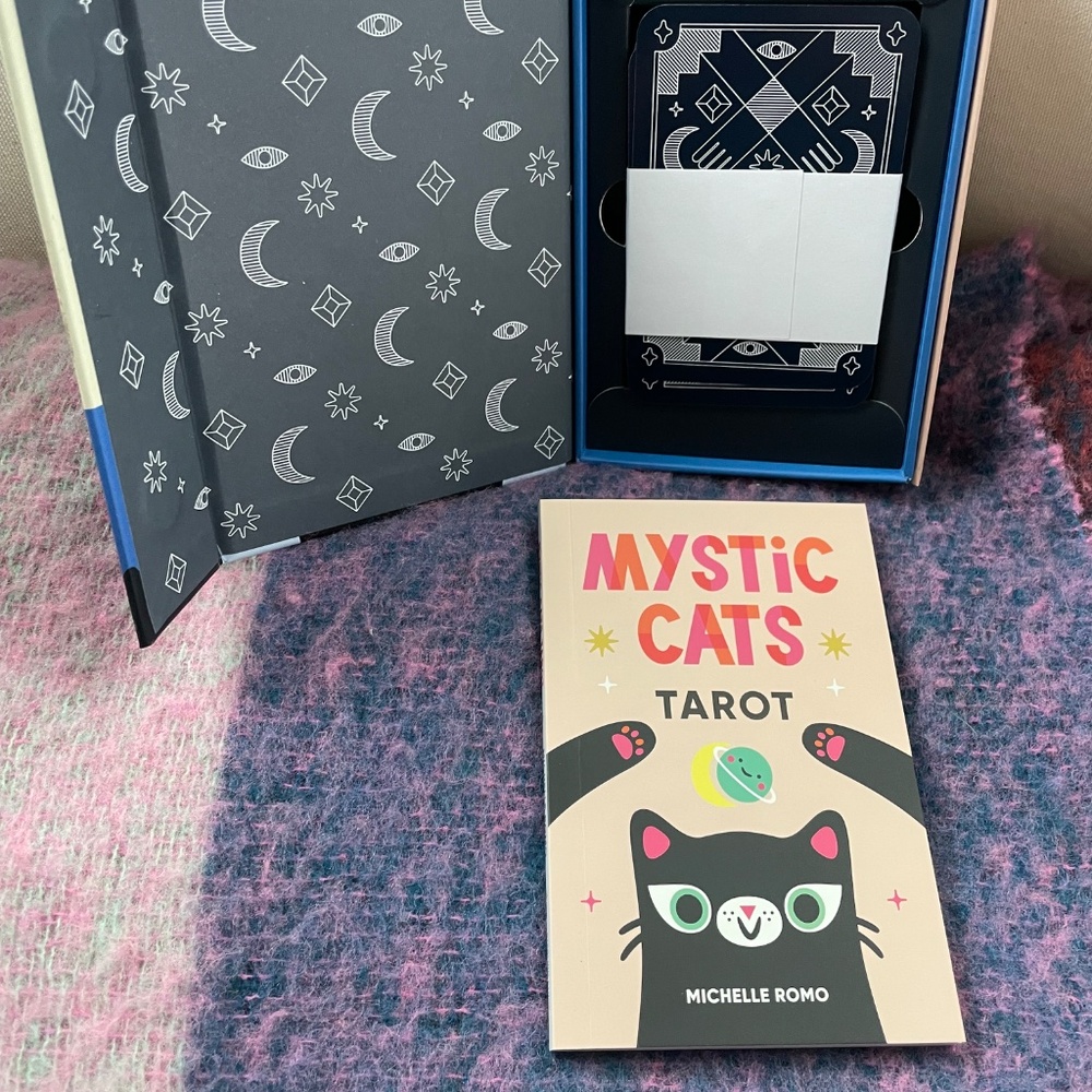 PRICE DROP! Mystic Cats Tarot  - 78-Card Deck with Guidebook and Giftbox - Picture 12 of 14